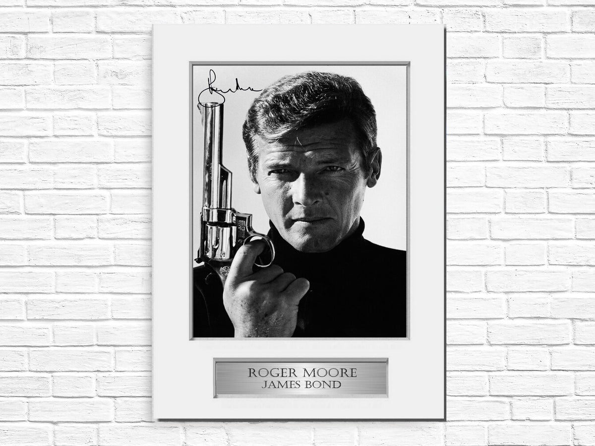 Roger Moore James Bond Printed Signed Autograph Photo Display Mount Gift
